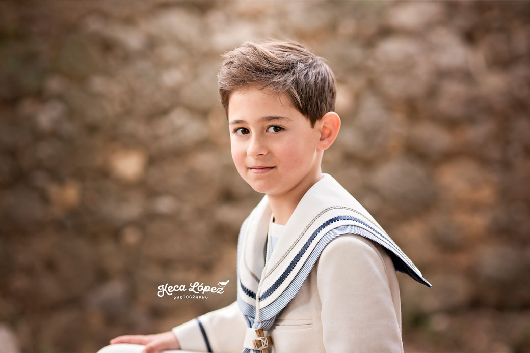 Niño vestido de comunión. Traje de marinero