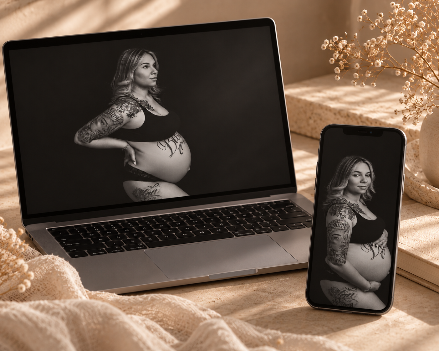 Retratos de maternidad en blanco y negro